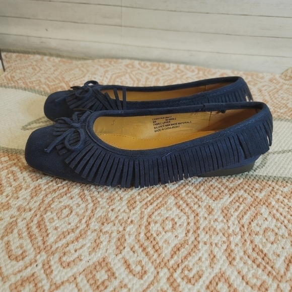 Comfortview Faux Suede Navy Flats, w Moccasin Fringe Details, Size 8 - Picture 3 of 7